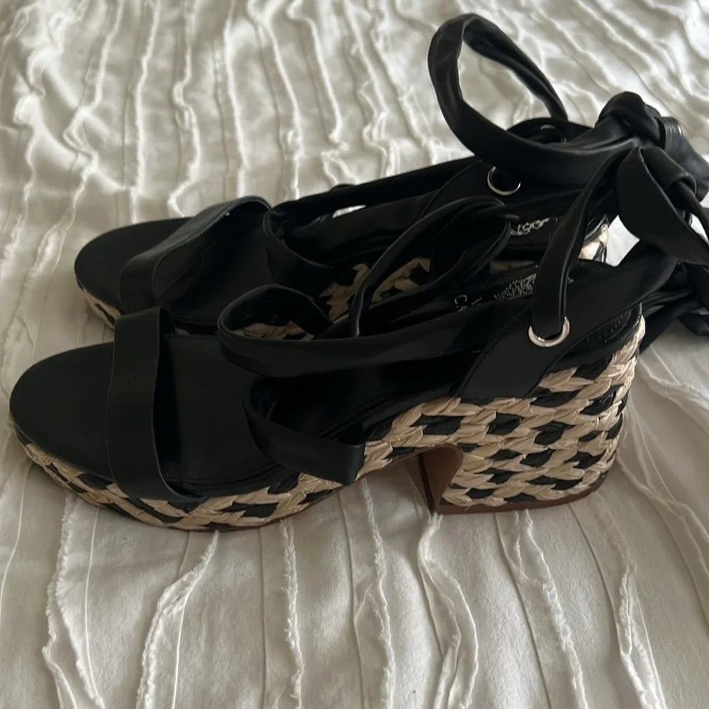 Vince Camuto Roreka Sandals - Picture 7 of 10